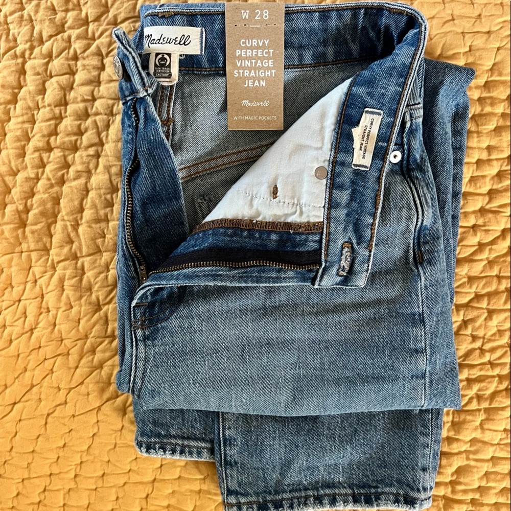 Madewell The Curvy Perfect Vintage Straight Jean in Hoye Wash